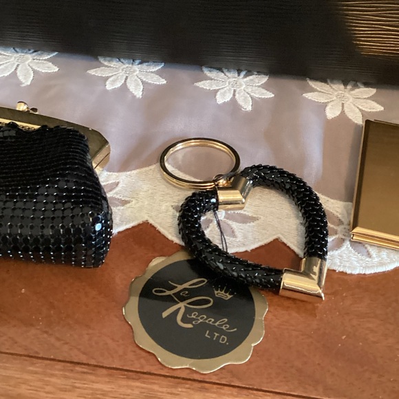 La Regale Black and Gold Clutch Set - Picture 8 of 10
